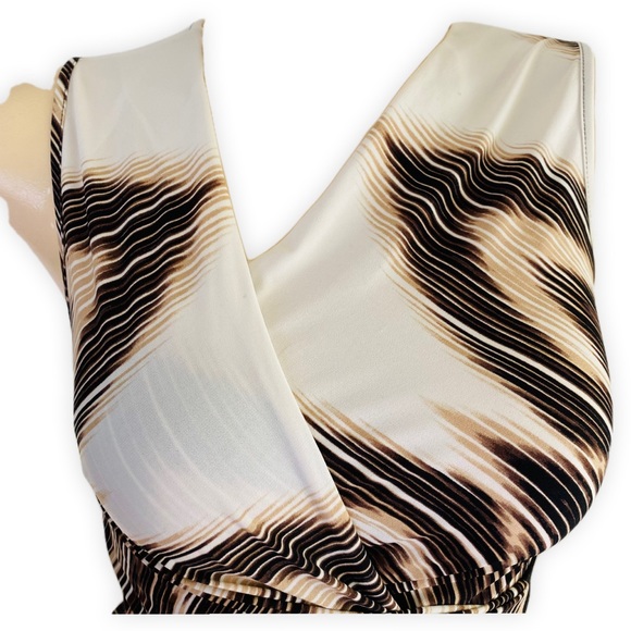Women's Wrap Illusion Zig Zag Printed Top Side Ruching Styled Top Size XS - Picture 5 of 9
